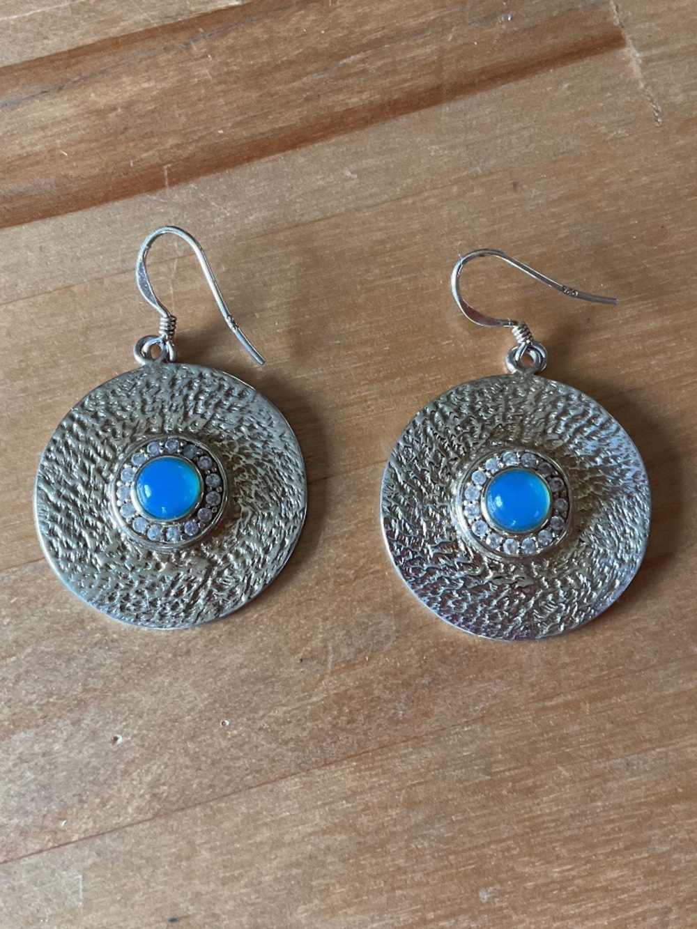 NWOT Gold plated sterling silver 925 Blue Chalcedon Round Hammered Earrings - Picture 2 of 11